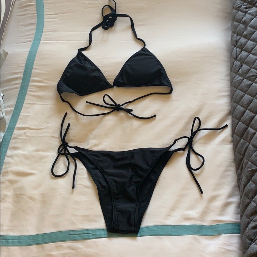 Black string bikini - Picture 2 of 4
